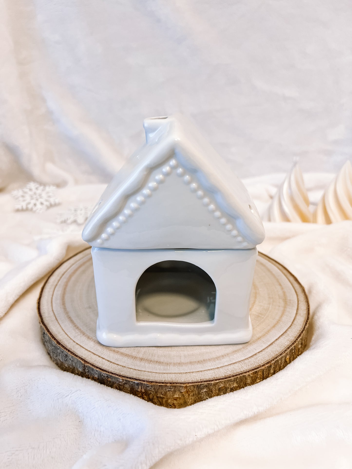 White Gingerbread House | Wax melt burner