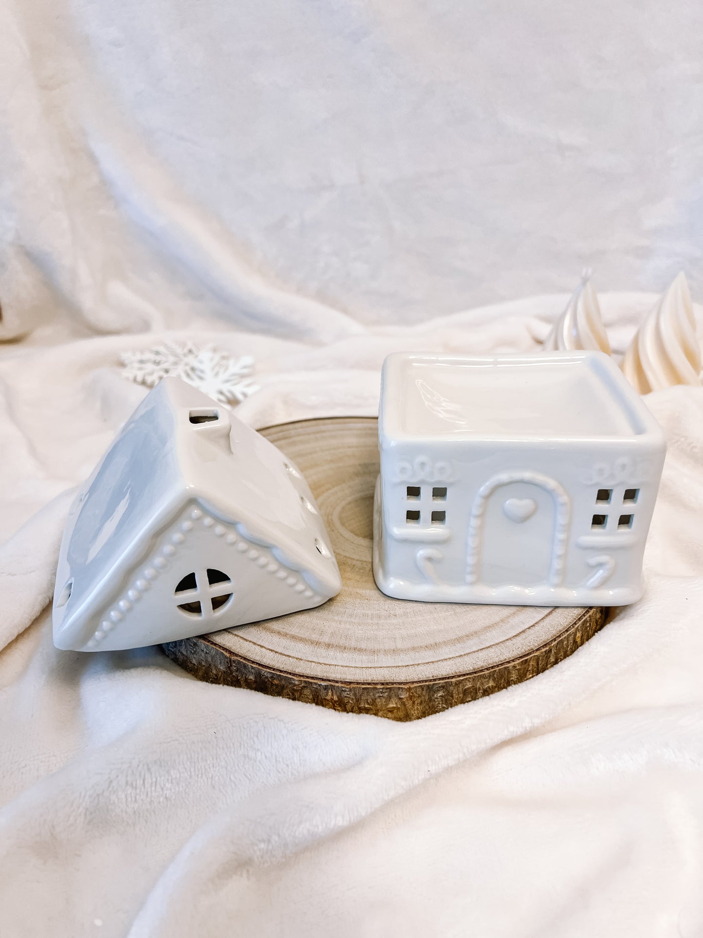 White Gingerbread House | Wax melt burner